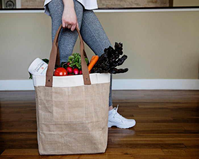 DeepMarine Collagen - Woman carrying anti-inflammatory foods and supplements